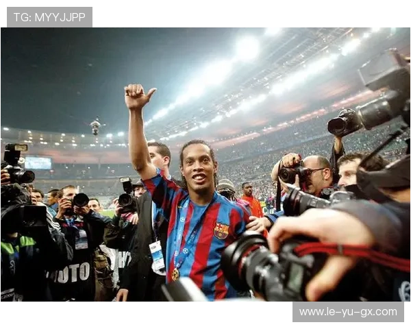 罗纳尔迪尼奥:足球魔术师生涯回顾 罗纳尔迪尼奥:足球魔术师生涯回顾