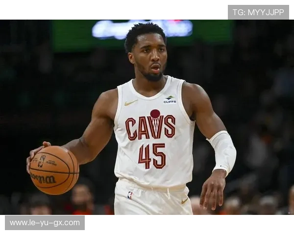 米切尔爆发式得分领衔球队,惊艳全场! 米切尔爆发式得分领衔球队,惊艳全场!